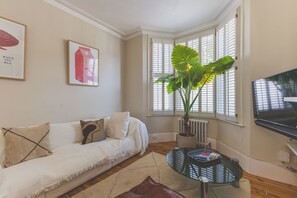 Living area - Modern Comforts in a Designer Home (Greater London)