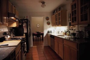 Micro-ondes, four, plaque de cuisson