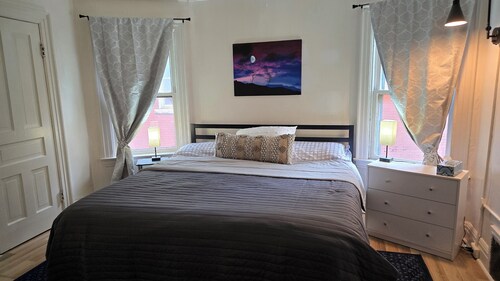 Beautiful 3-Bedroom Home in Niagara Falls, New York