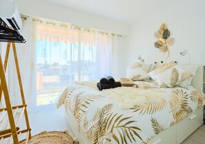 2 bedrooms, iron/ironing board, WiFi, bed sheets