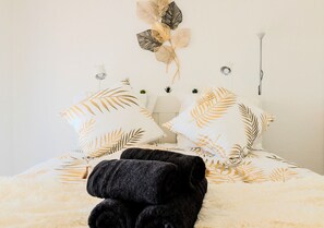 2 habitaciones, tabla de planchar con plancha, wifi y ropa de cama 