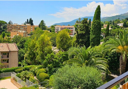 Cosy apartment in Vence with swimming pool & parking