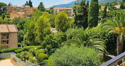 Cosy apartment in Vence with swimming pool & parking