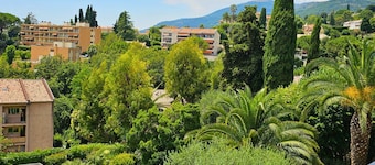 Cosy apartment in Vence with swimming pool & parking