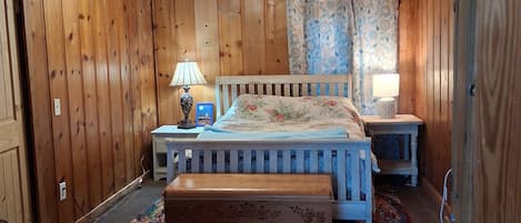 2 bedrooms, iron/ironing board, bed sheets