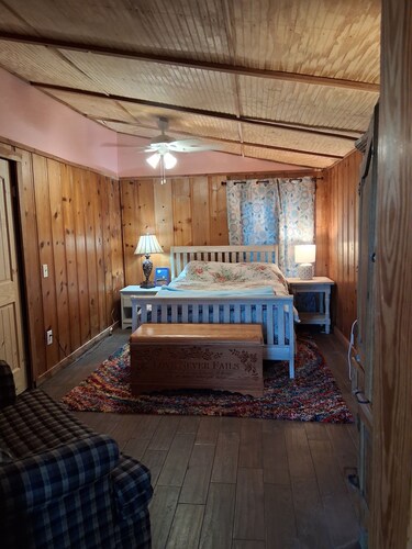 Serene lake front cabin set on bluff overlooking Palo Pinto lake.