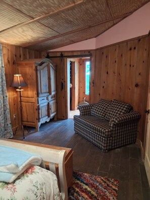 2 bedrooms, iron/ironing board, bed sheets