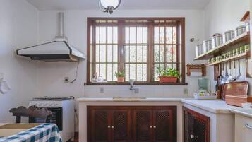 KylskÄp, mikrovÄgsugn, ugn och spishÀll