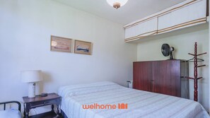 4 bedrooms, desk, iron/ironing board, WiFi