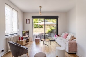 TV, fireplace - La Si Lancieuse - Maison spacieuse (Lancieux)