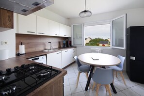 Fridge, microwave, oven, dishwasher