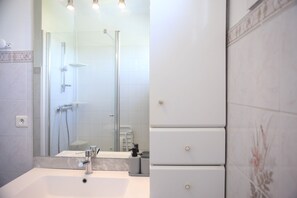 Hair dryer, towels