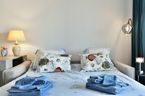 Iron/ironing board, free WiFi, bed sheets