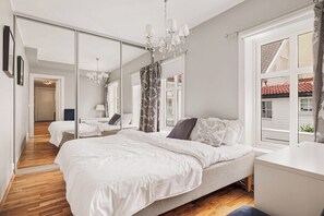 Deluxe Apartment, 2 Bedrooms, Private Bathroom, City View | Desk, iron/ironing board, free WiFi, bed sheets - Øvregaten 19 (Bergen)