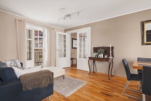 Deluxe Apartment, 2 Bedrooms, Fireplace, City View | Living area - Øvregaten 19 (Bergen)