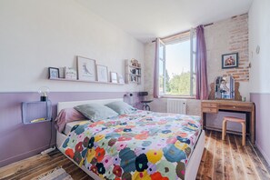 4 bedrooms, free WiFi, bed sheets
