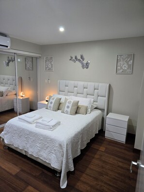 4 bedrooms, in-room safe, desk, iron/ironing board