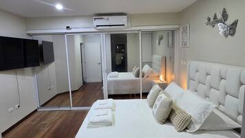 Iron/ironing board, WiFi, bed sheets