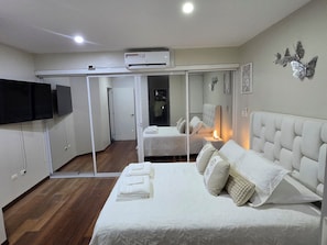 4 bedrooms, iron/ironing board, WiFi, bed sheets