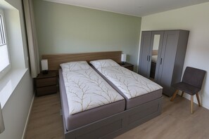 2 bedrooms, WiFi, bed sheets, wheelchair access