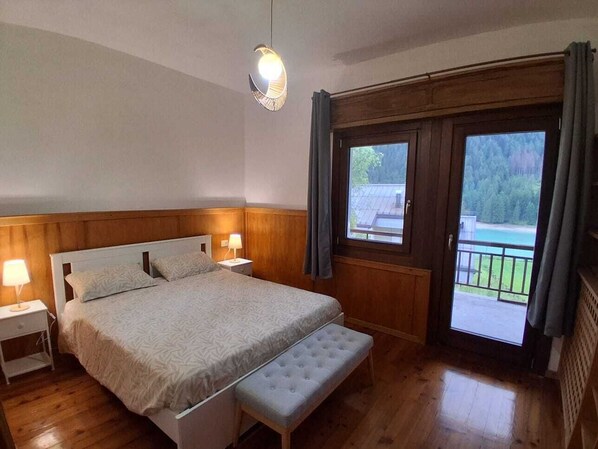 2 bedrooms, iron/ironing board, free WiFi, wheelchair access