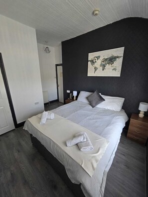 Driepersoonskamer | Badkamer | Handdoeken, zeep, shampoo, toiletpapier