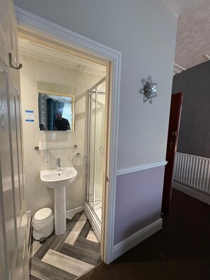 Bathroom | Towels, soap, shampoo, toilet paper