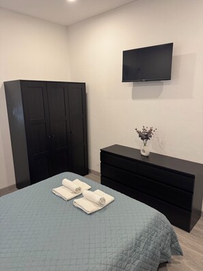 3 Schlafzimmer, BĂŒgeleisen/BĂŒgelbrett, WLAN, BettwĂ€sche