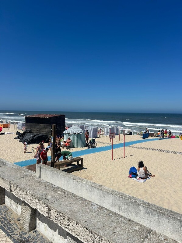 På stranden