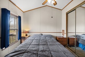 1 bedroom, bed sheets