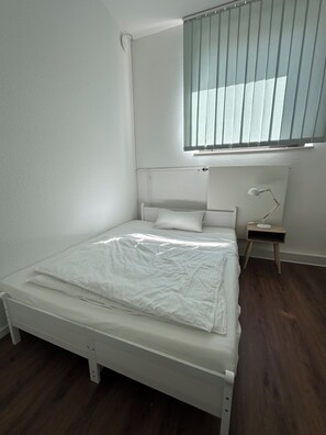 1 غرفة نوم ومكواة/لوح كي وواي فاي وملاءات أسرّة