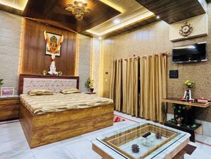 3 chambres, fer et planche à repasser, Wi-Fi, draps fournis