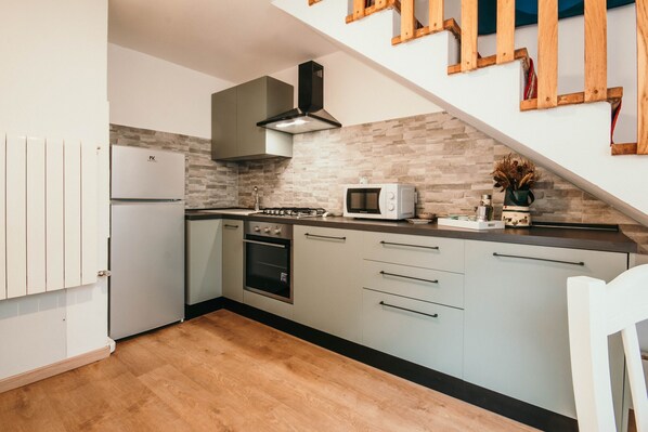 Fridge, microwave, oven, stovetop