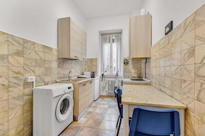 Fridge, microwave, oven, coffee/tea maker