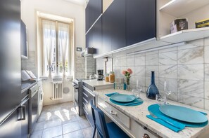 Fridge, microwave, oven, coffee/tea maker