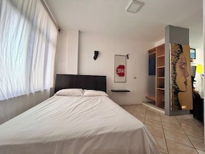 1 quarto, escrivaninha, Wi-Fi de cortesia, roupa de cama