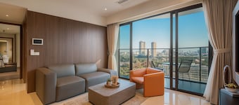 Luxury Metropole Riverside Apartment