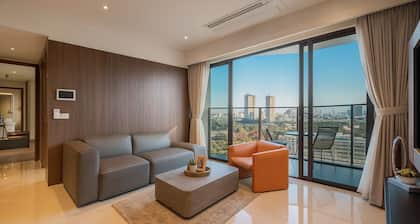 Luxury Metropole Riverside Apartment