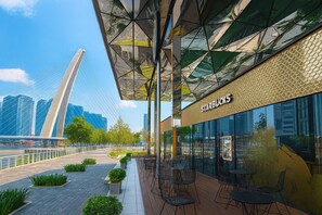 Exterior - Luxury Metropole Riverside Apartment (Ho Chi Minh)