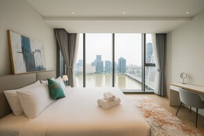 Ropa de cama hipoalergénica, minibar y escritorio 