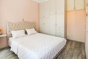 House - Traditional Samos Home With Jacuzzi and Private Balcony (Samos)