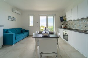 Interior - Charming 75 sqm seaview apartment on two levels, for 5 people, located inside the renowned Borgo 84 residence, equipped with swimming pool and cycle path. The property is located just 3 km from the center of Marzamemi, one of the most fascinating seaside (Pachino)