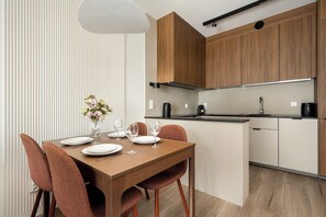 Dining - Stylish Apartment in Wroclaw | Parking | Workspace (Wrocław)