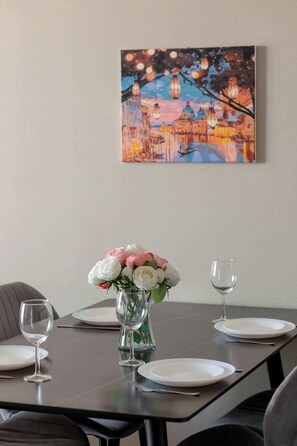 Dining - Stylish Apartment with Balcony | Parking | Close to the Beach (Międzyzdroje)
