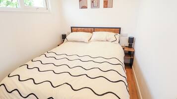 2 dormitoris, decoració individual i mobiliari individual