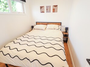 2 bedrooms, individually decorated, individually furnished, free WiFi - 66 Cherry Park (Skegness)