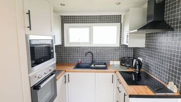 Cookware/dishes/utensils