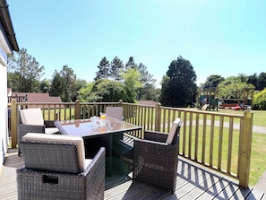 Outdoor dining - Boos Bungalow (Gunnislake)