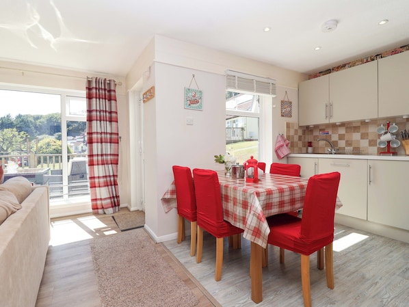 Dining - Boos Bungalow (Gunnislake)