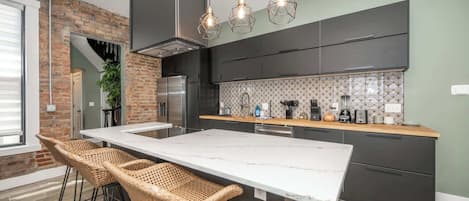 Coffee/tea maker, fridge, microwave, oven